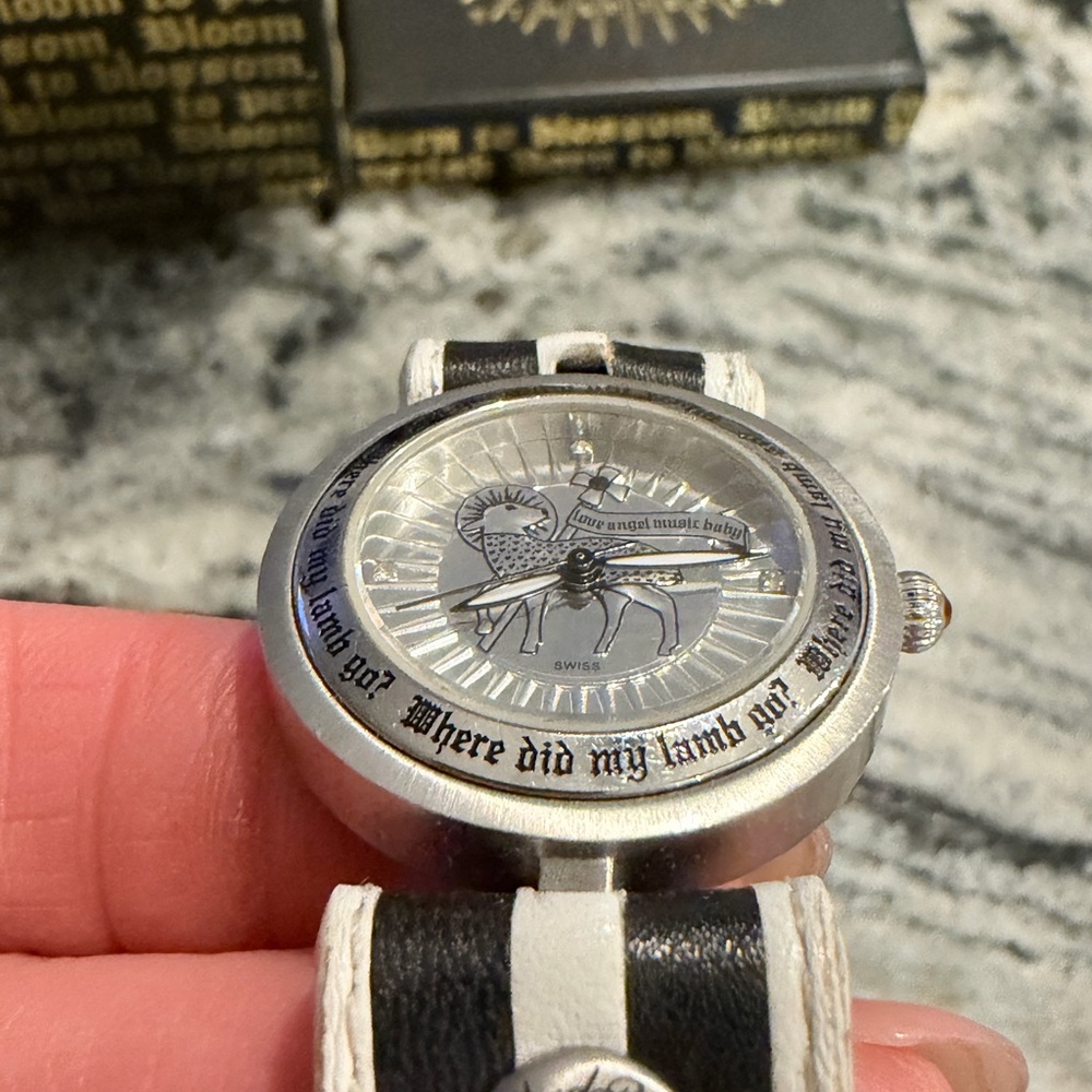 L.A.M.B Watch from Gwen Stefani - Picture 11 of 13